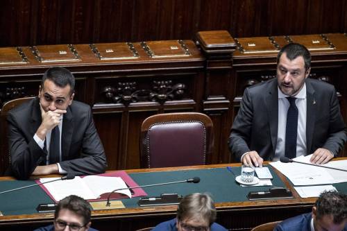"Siri lasci", "Lega pensa alla Lega". Scontro di fuoco Di Maio-Salvini