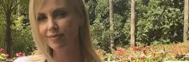 Charlize Theron scherza su una relazione a tre con Nicole Kidman e Margot Robbie