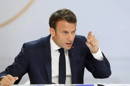 Il messaggio di Macron a Putin: soldati e carri armati in Estonia