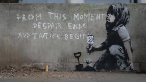 Banksy colpisce ancora:  a Londra murale contro il cambiamento climatico