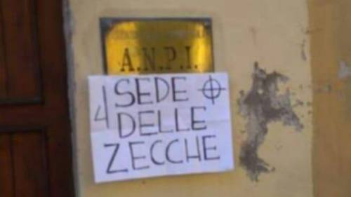 Cremona, cartello davanti all'Anpi: "Sede delle zecche"