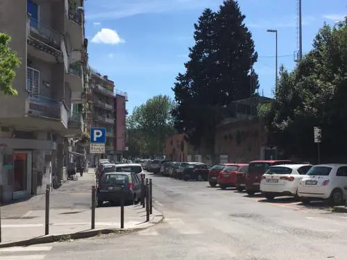 Tiburtina, rom prendono d'assalto una pizzeria
