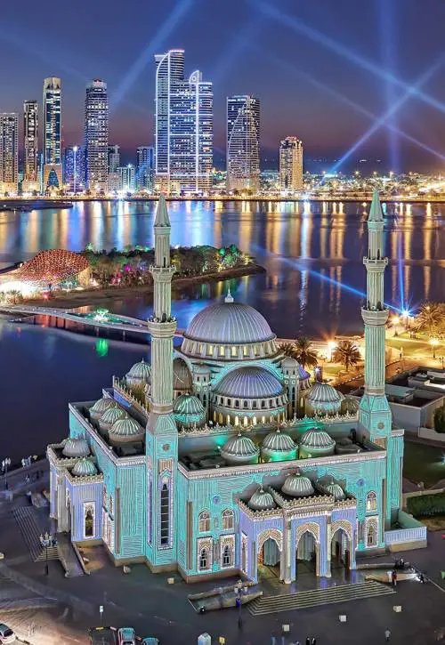 Da Sharjah l'islam ci guarda. E vede le nostre rovine
