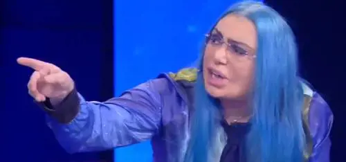 "Si vergogni, lei non ha nulla di onorevole": Bertè attacca la Meloni