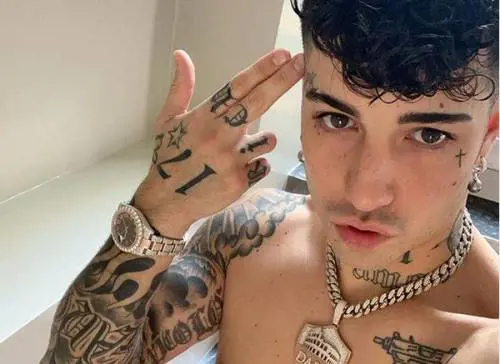 Tony Effe dà una mancia da 100 euro al riders