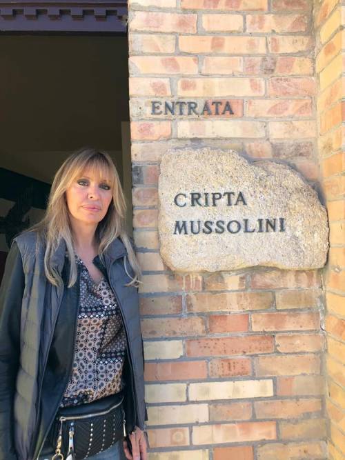 Alessandra Mussolini: "Riapriremo la cripta del Duce. L'Anpi è meglio che stia zitta"