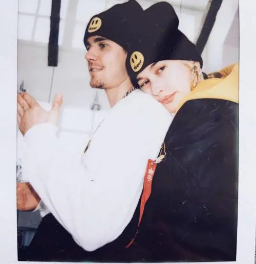 Hailey Baldwin contro gli haters: "Crescete, marmocchi"