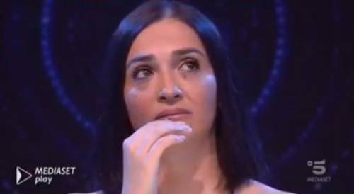 Gf, Serena Rutelli piange per il fidanzato: "Mi manca da morire"