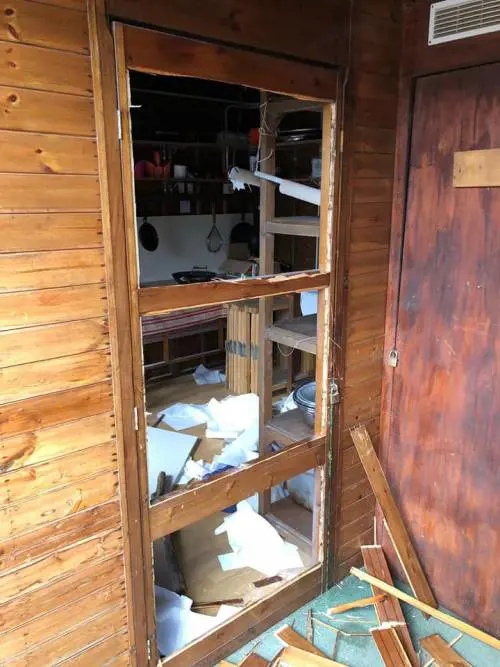 Raid vandalico contro la Chiesa, distrutto parco urbano per anziani