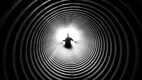 Fidanzato geloso scava tunnel sotto casa della ex