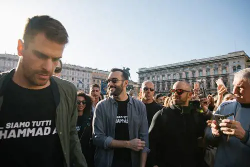 Marco Mengoni in Piazza Duomo a Milano 