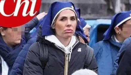 Ilary Blasi "diventa" suora. A Lourdes per un pellegrinaggio con i malati 