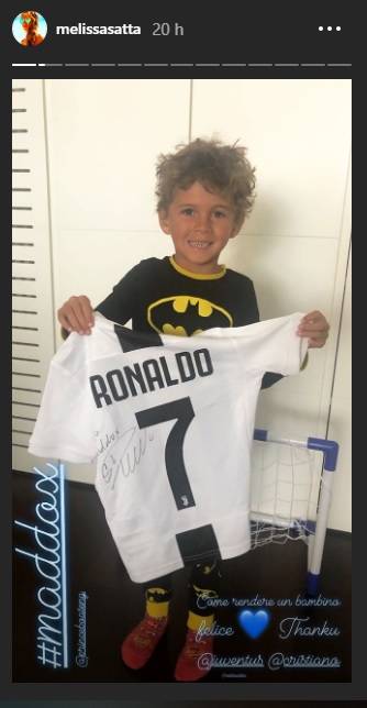 Ronaldo regala una maglia speciale a Maddox. E Melissa Satta ringrazia