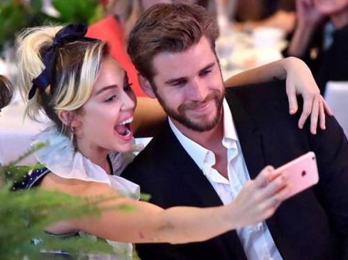  Liam Hemsworth: "Voglio avere anche 10 figli con Miley Cyrus"