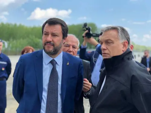 Orban porta Salvini al confine ungherese: "Così ci difendiamo dai migranti"