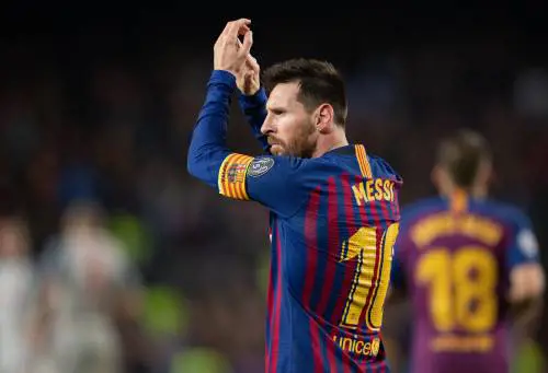 Ezio Greggio punge Balotelli: "Mario, cosa dicevi di Messi?"