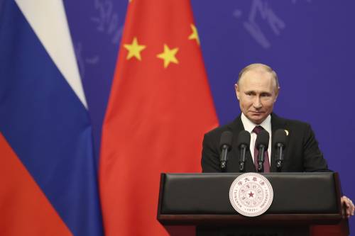 Putin lancia la sfida al dollaro: ​"È uno strumento di pressione"