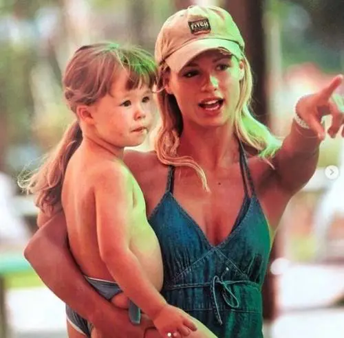 Michelle Hunziker nostalgica, ecco le foto privatissime con la piccola Aurora