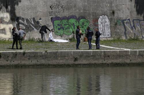 Trovato il corpo di una donna sotto Ponte Sisto