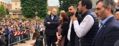 Spray a comizio di Salvini "Qualcuno ha spruzzato? A sinistra più cretini sono..."