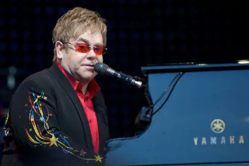 Elton John: "Un altro figlio? Mi piacerebbe ma sono troppo vecchio"