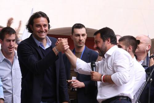 Modena, Luca Toni a sorpresa sul palco con Salvini