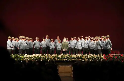 Gli alpini conquistano la Scala