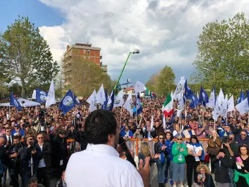 Adesso Matteo ha le spalle al muro