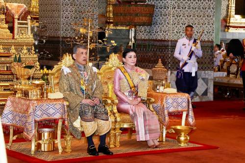 La cerimonia d'incoronazione del re Maha Vajiralongkorn a Bangkok