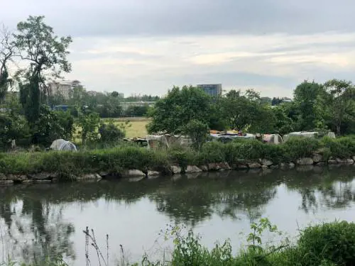 Milano, ecco la nuova baraccopoli rom sul Lambro