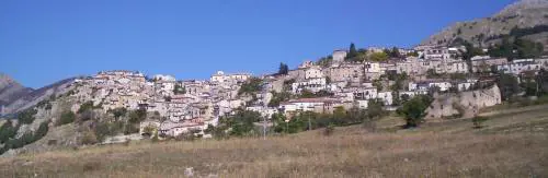 Se il sexy shop sponsorizza la festa patronale. L'ira del sacerdote