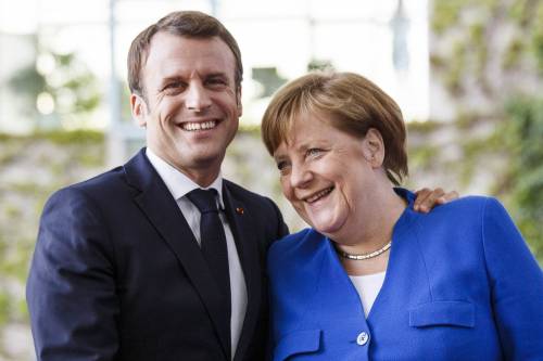 Con la scusa dell'europeismo, ​Macron e Merkel si predono l'Ue