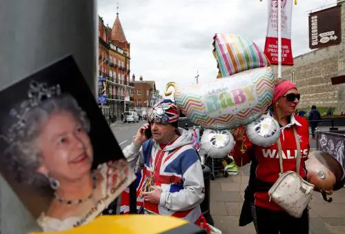 Londra, il popolo inglese attende notizie sul royal baby di Markle e di Harry 