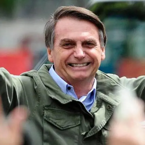 Amazzonia in fiamme, scontro tra Macron e Bolsonaro