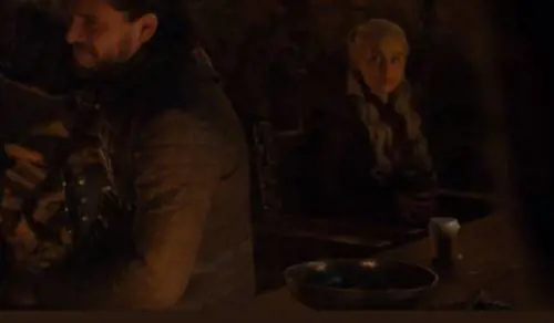 Una tazza di Starbucks nella quarta puntata del Trono di Spade? Dimenticanza oppure …