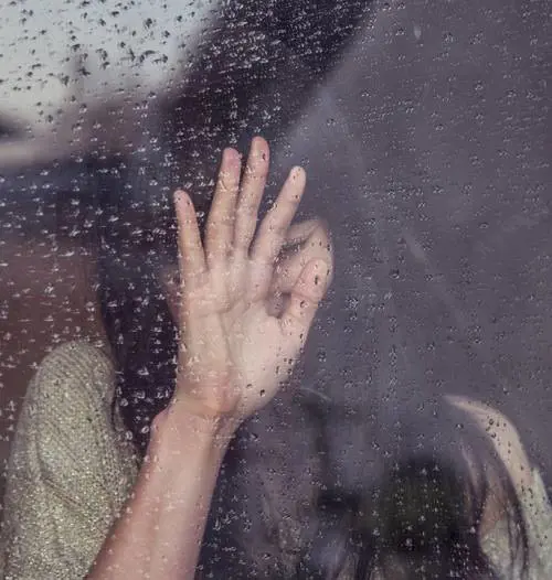 "Voglio andare al mare" E la zia marocchina rinchiude la nipote in casa