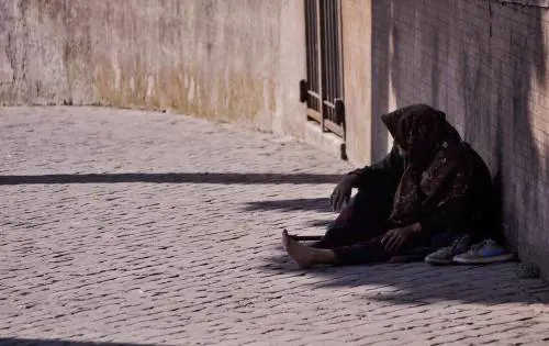 "Basta elemosine": i volantini anti accattonaggio a Sorrento