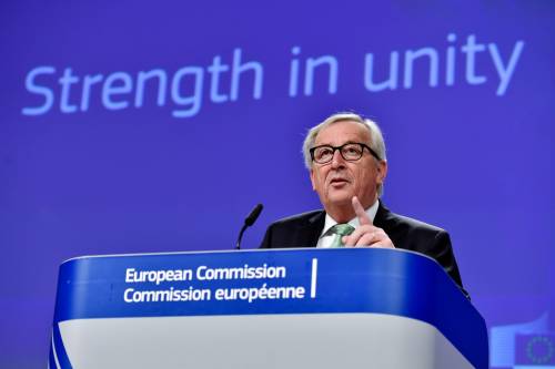 Juncker ora minaccia l'Italia: "Rischio procedura per anni"
