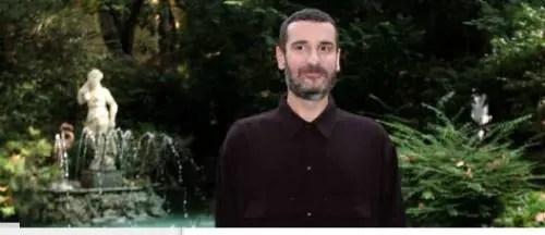 Costantino della Gherardesca al vetriolo sulla Marini: “Passa la vita a truccarsi”
