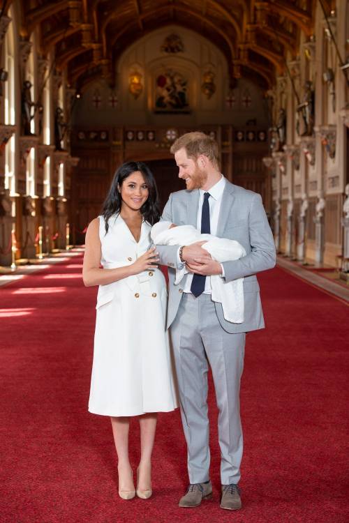 I duchi di Sussex mostrano il royal baby