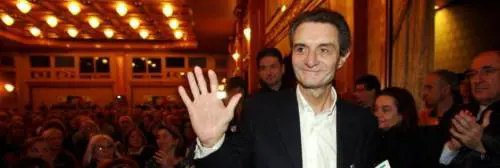 Fontana spiega com'è andata. Ma i magistrati vanno avanti