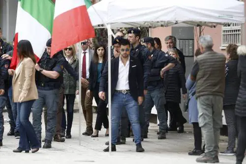 Virginia Raggi a Casal Bruciato per incontrare la famiglia rom