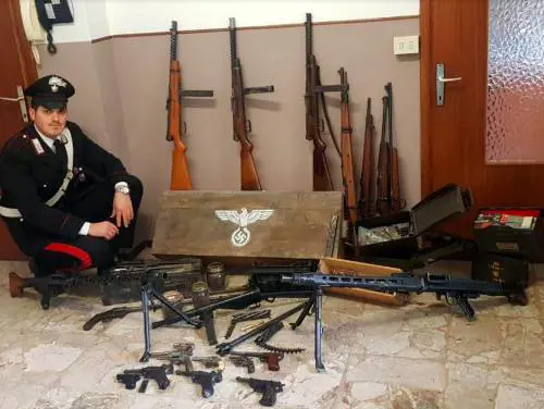 Brescia, vendevano armi naziste al mercato: condanne per 14 anni