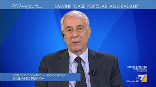 Pisapia passa agli insulti: "Salvini è un buffone"