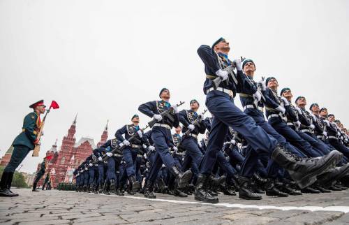 Mosca, la parata della Vittoria. Putin: "Vi onoreremo sempre"