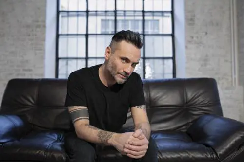 Nek: “Le avance delle fan? Sono narciso e mi fanno piacere”