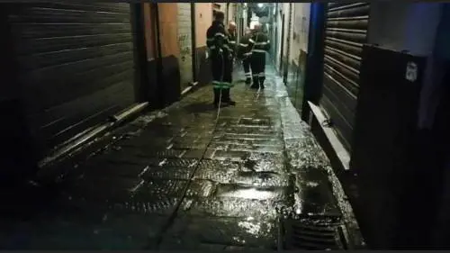 Genova, nella rissa tra stranieri vola acido: feriti tre passanti