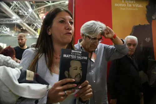 Squadrismo al salone del libro: così vogliono zittire la Giannini