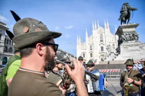 Adunata del Centenario: la città di Milano abbraccia gli Alpini 