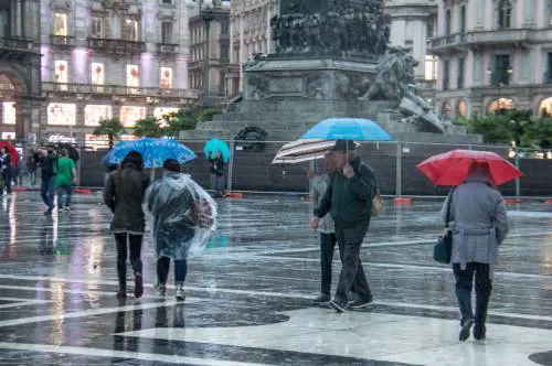 Il maltempo fa le prove per l'autunno: pioggia, vento e cali temperatura